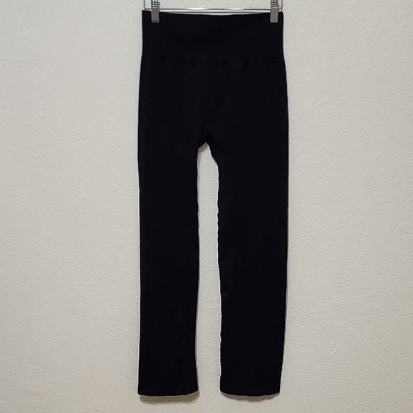 Black Full-Length Form-Fitting Leggings - Picture 7 of 7